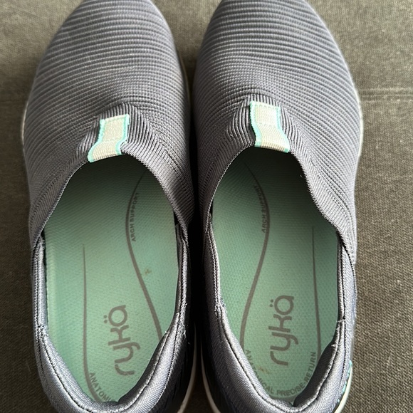 Women’s RYKA size 11 slip on shoes, navy blue, like new - Picture 3 of 5